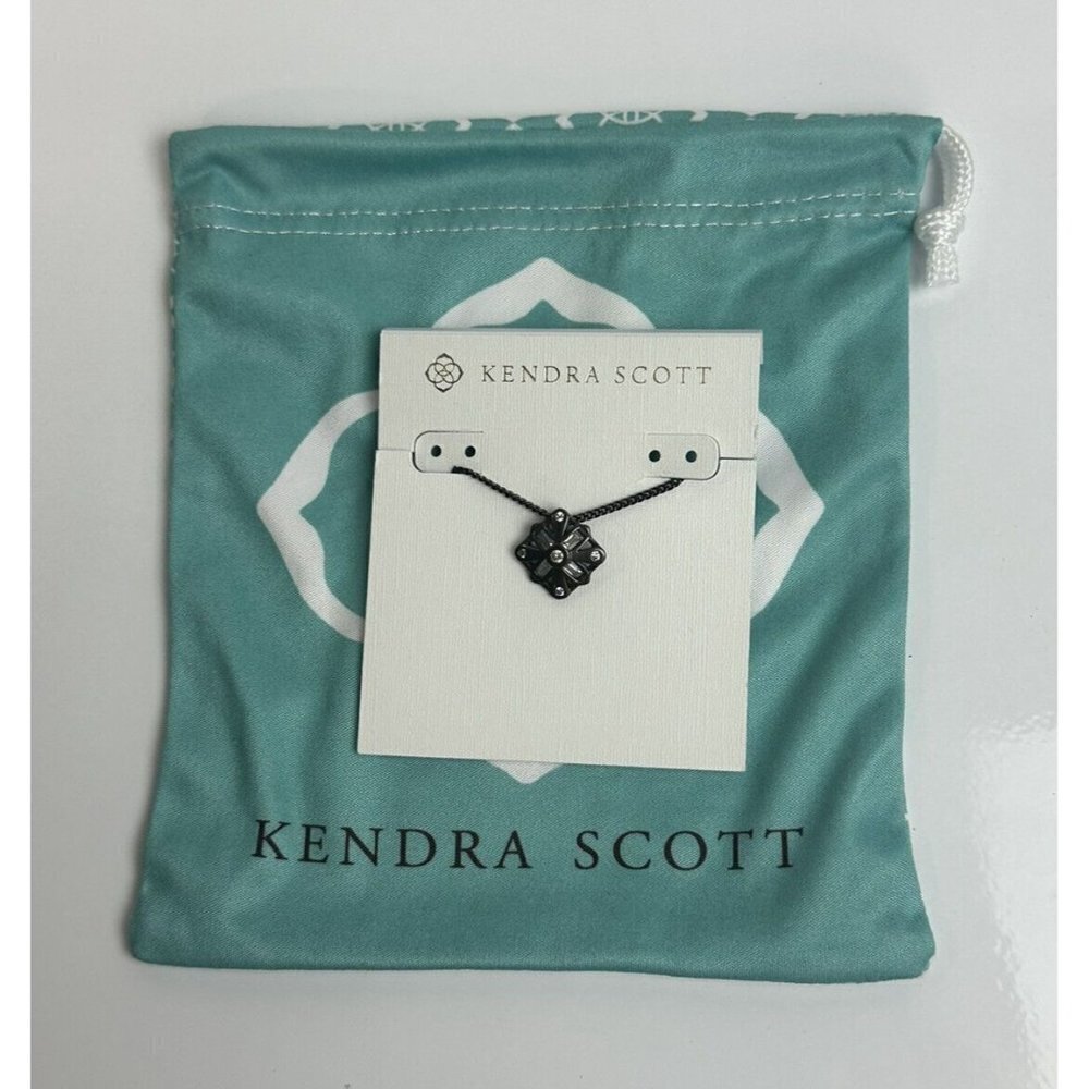 Kendra Scott Vintage Luxe Madison Pendant Necklace in Gunmetal